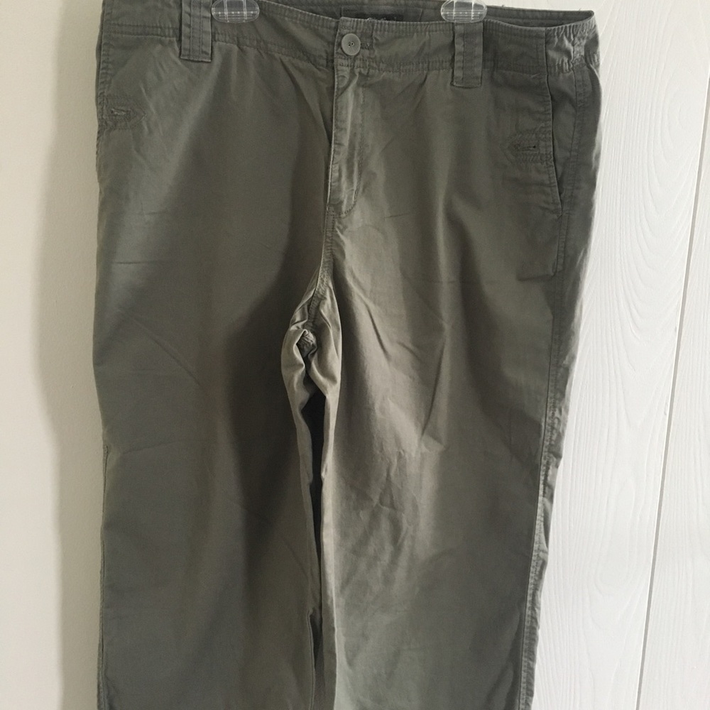 Eddie Bauer khaki green capris
